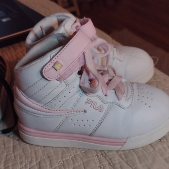 Girls old shoes size 7-1/2 Toddler - Picture 5 of 5